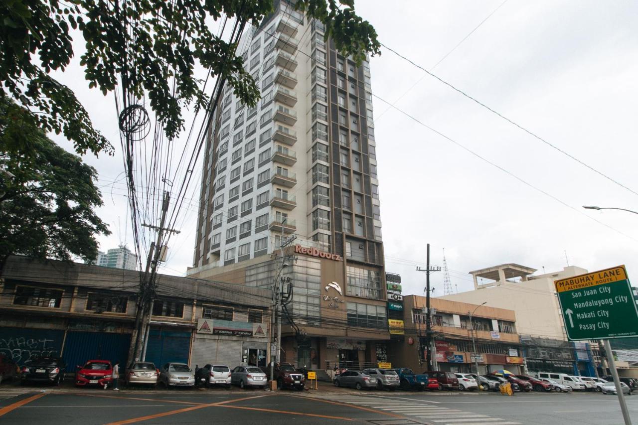 Reddoorz Premium @ West Avenue Quezon City Exterior photo
