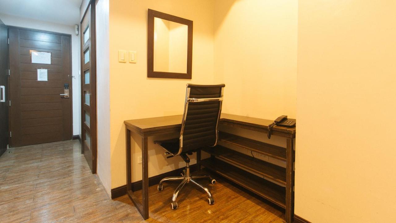 Reddoorz Premium @ West Avenue Quezon City Exterior photo