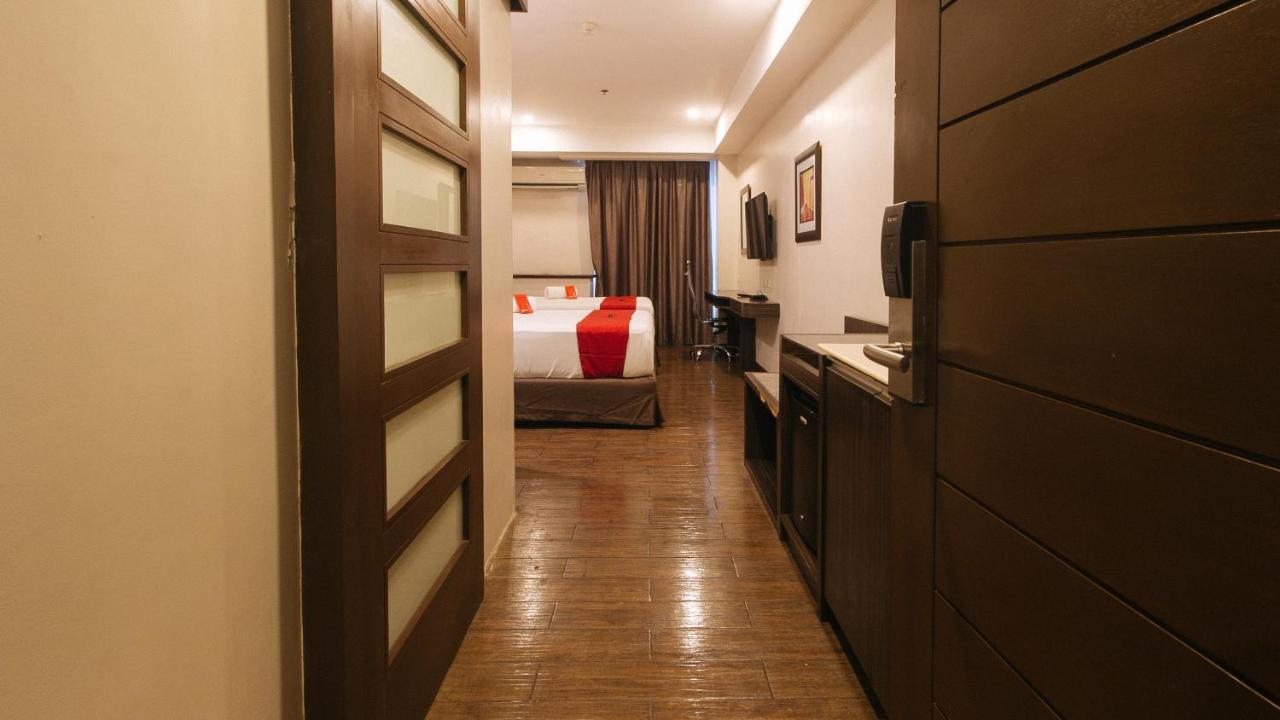 Reddoorz Premium @ West Avenue Quezon City Exterior photo