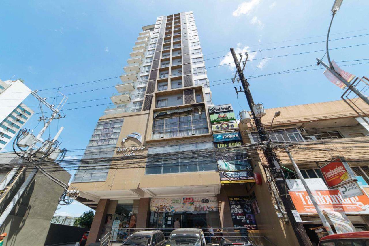 Reddoorz Premium @ West Avenue Quezon City Exterior photo