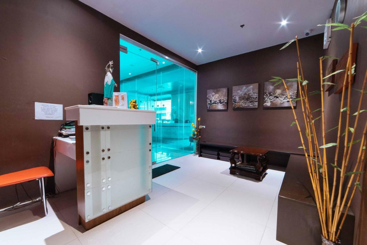 Reddoorz Premium @ West Avenue Quezon City Exterior photo