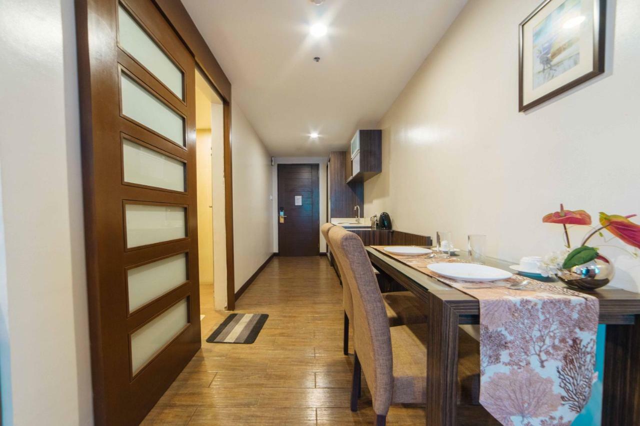 Reddoorz Premium @ West Avenue Quezon City Exterior photo